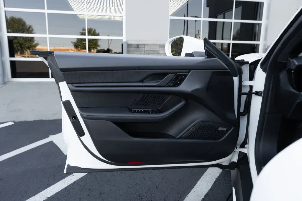 Porsche Taycan photo 22