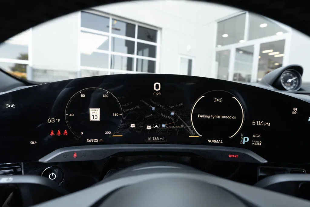Porsche Taycan photo 33