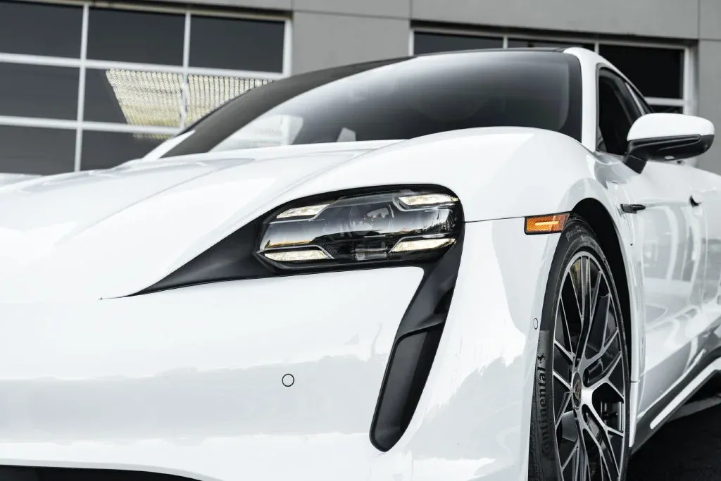 Porsche Taycan photo 4