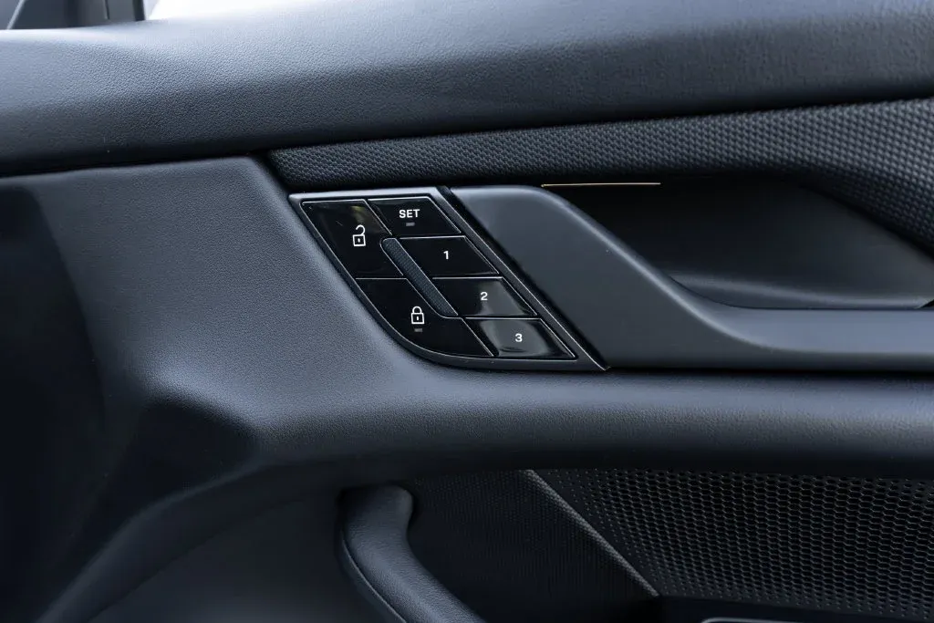 Porsche Taycan photo 49