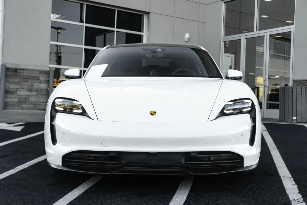 Porsche Taycan photo 5