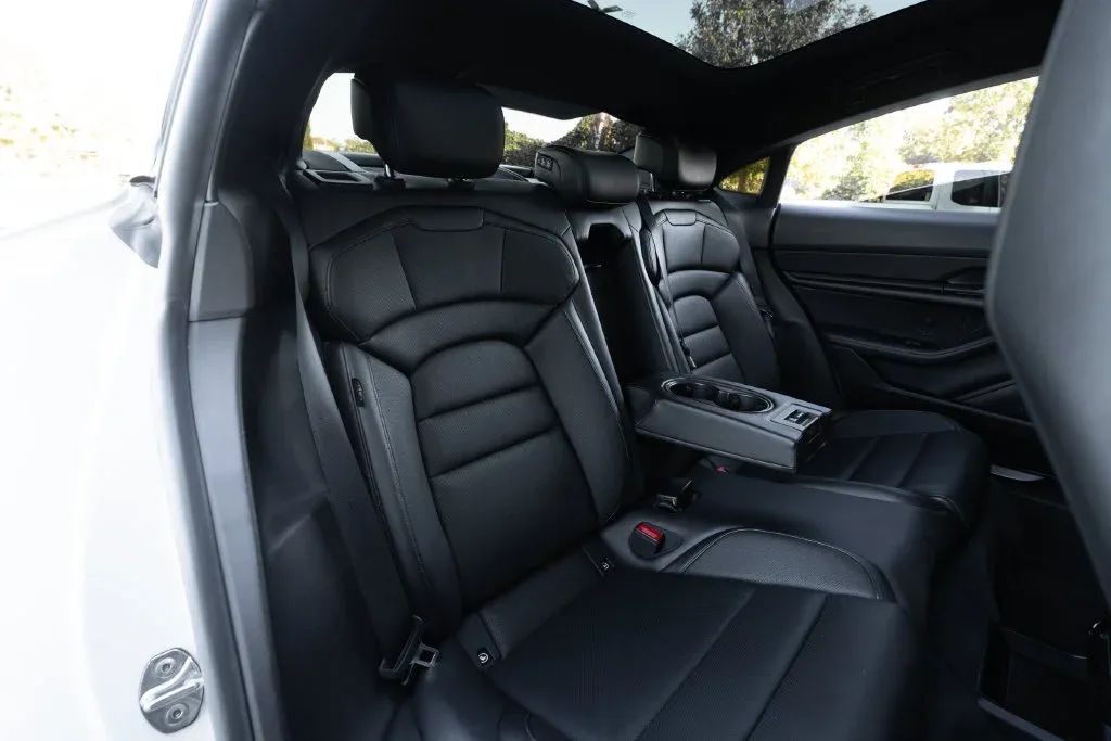 Porsche Taycan photo 56