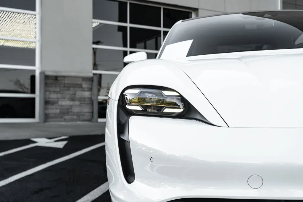 Porsche Taycan photo 7