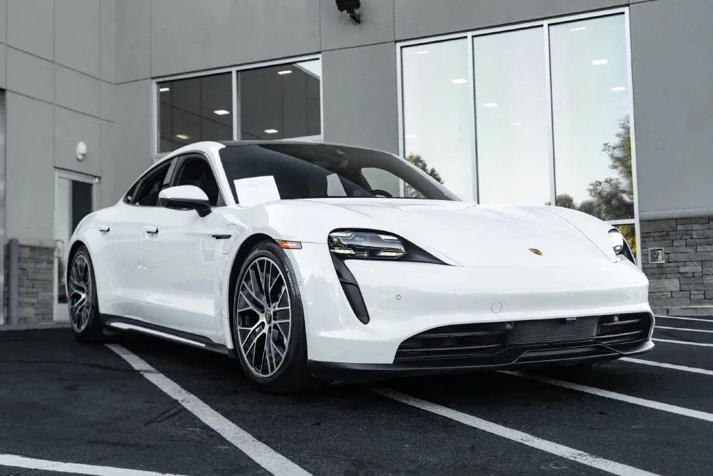 Porsche Taycan photo 8