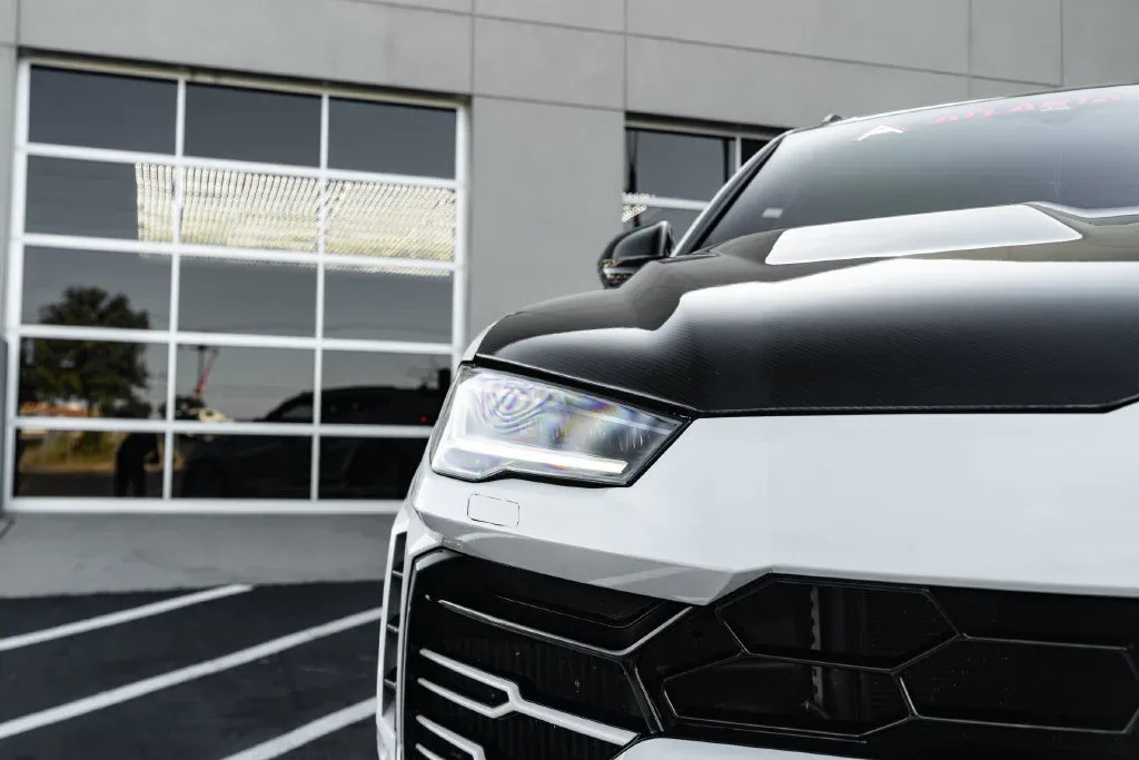 Lamborghini URUS photo 10