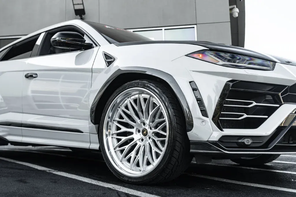Lamborghini URUS photo 13