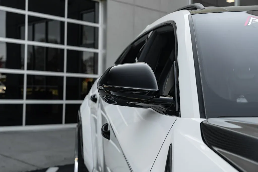 Lamborghini URUS photo 16