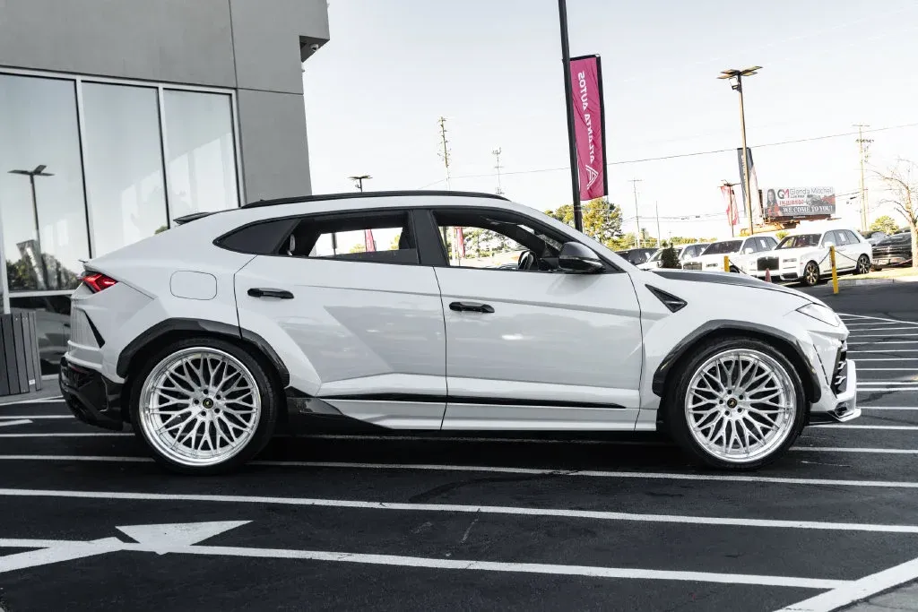 Lamborghini URUS photo 17