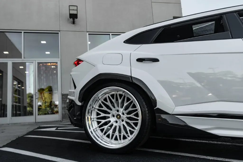 Lamborghini URUS photo 18