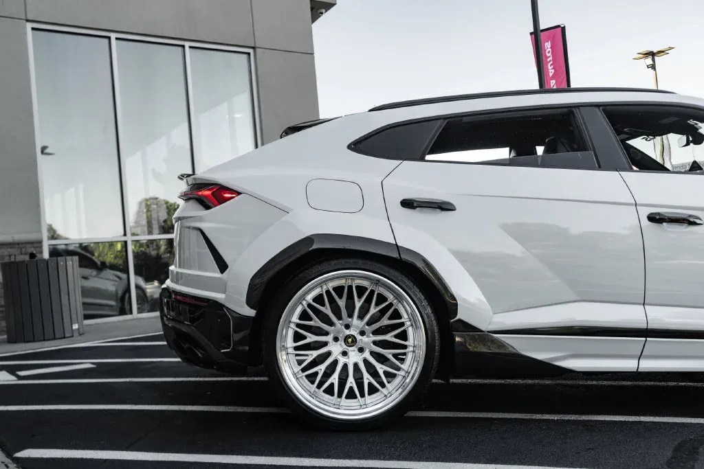 Lamborghini URUS photo 19