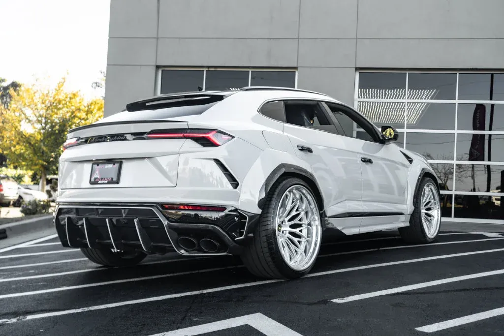 Lamborghini URUS photo 20