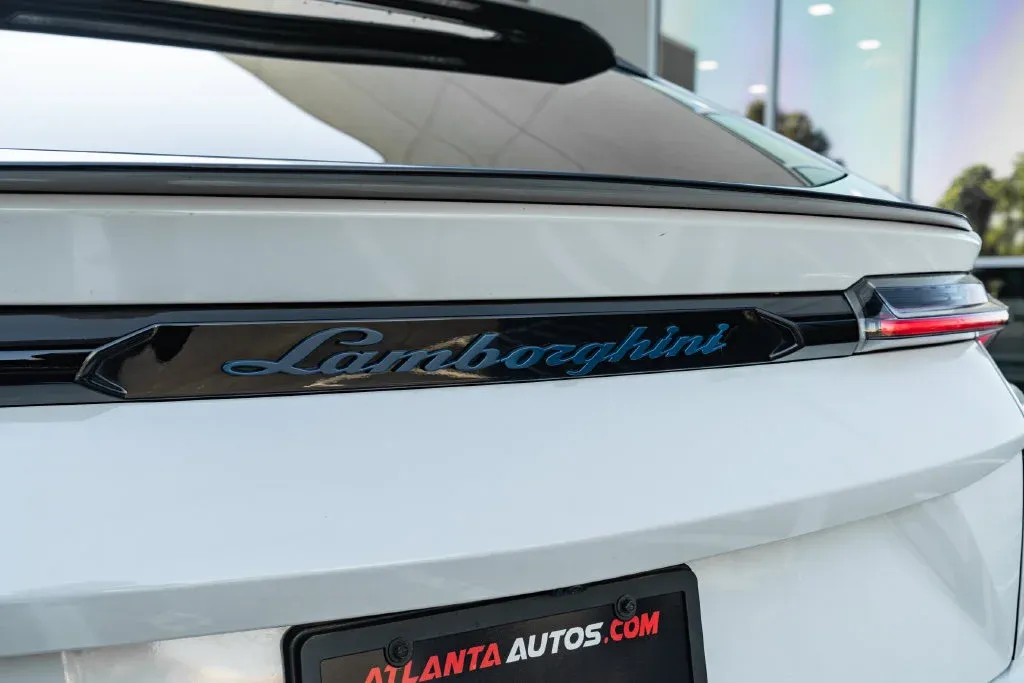 Lamborghini URUS photo 25