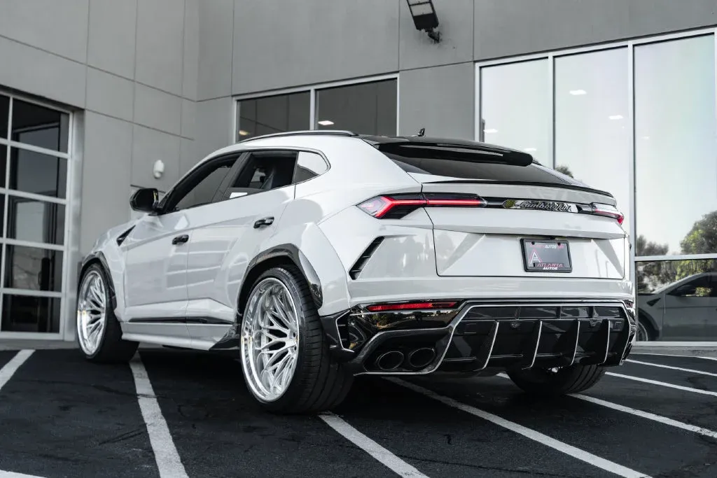 Lamborghini URUS photo 28
