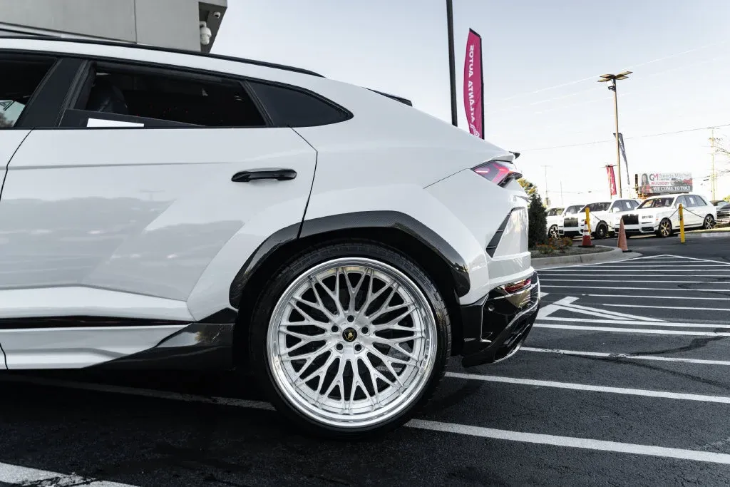 Lamborghini URUS photo 29