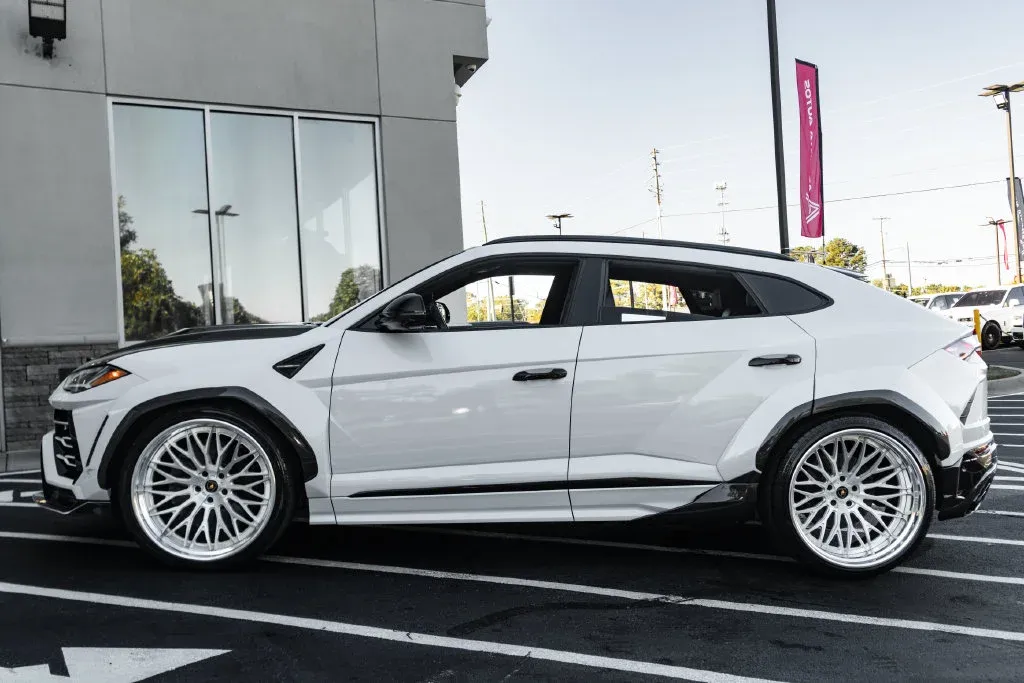 Lamborghini URUS photo 30