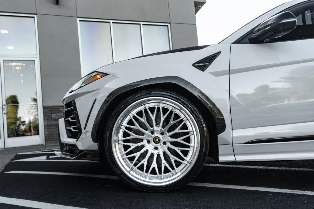 Lamborghini URUS photo 32