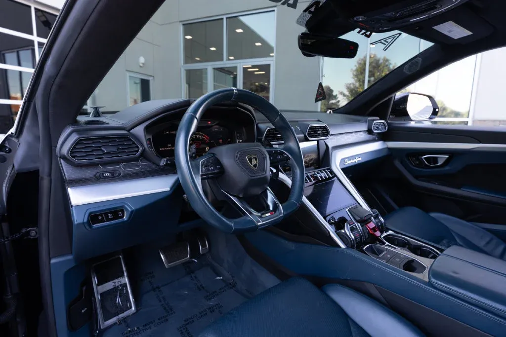 Lamborghini URUS photo 33