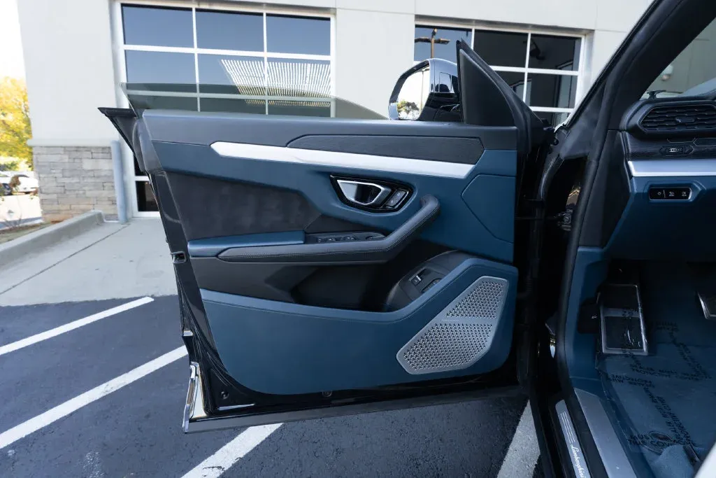 Lamborghini URUS photo 34