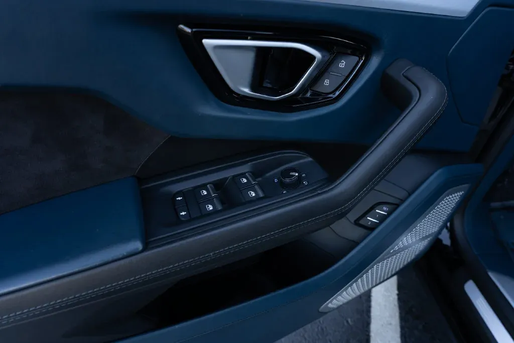 Lamborghini URUS photo 36