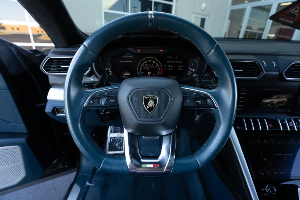 Lamborghini URUS photo 43