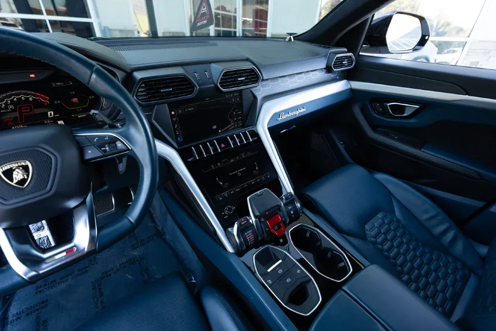 Lamborghini URUS photo 50