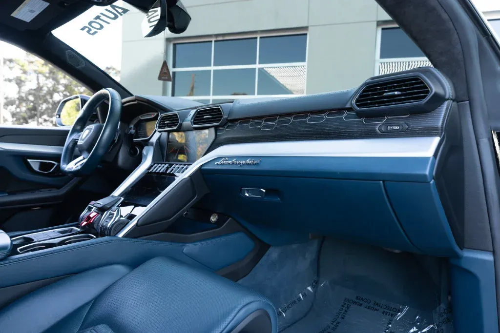 Lamborghini URUS photo 60