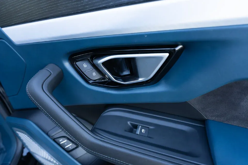 Lamborghini URUS photo 64