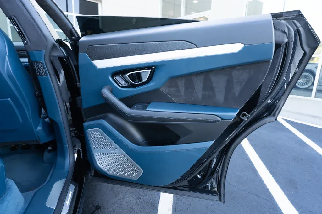 Lamborghini URUS photo 68