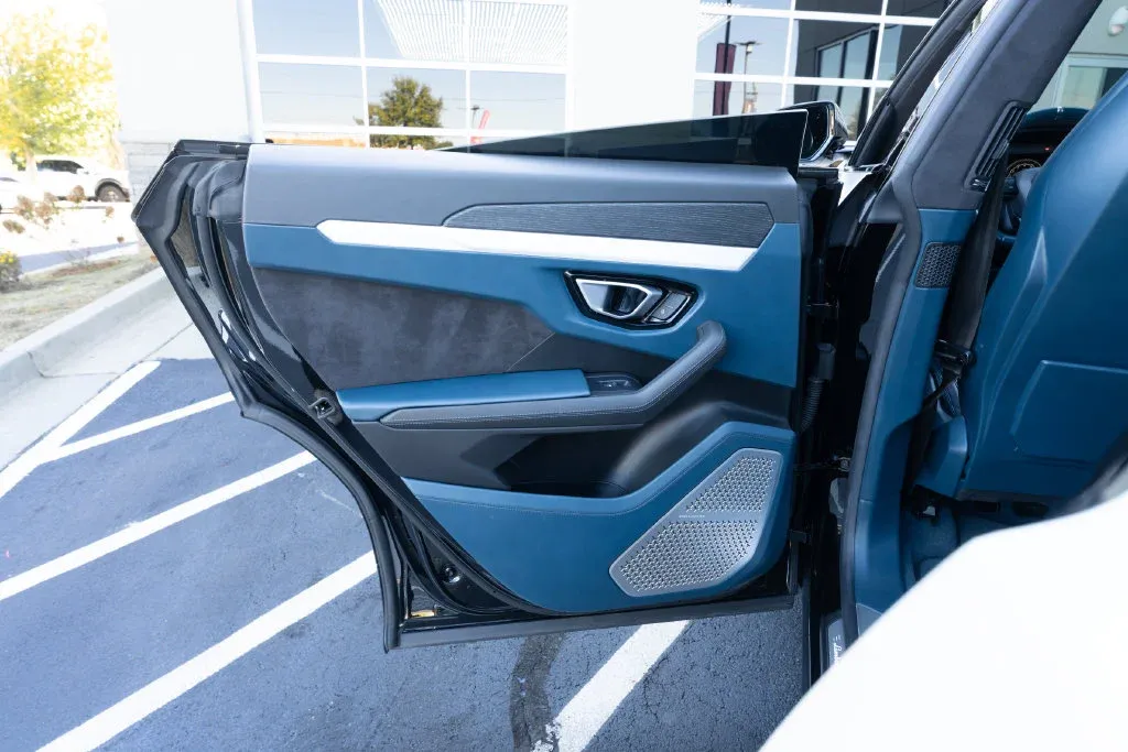 Lamborghini URUS photo 77