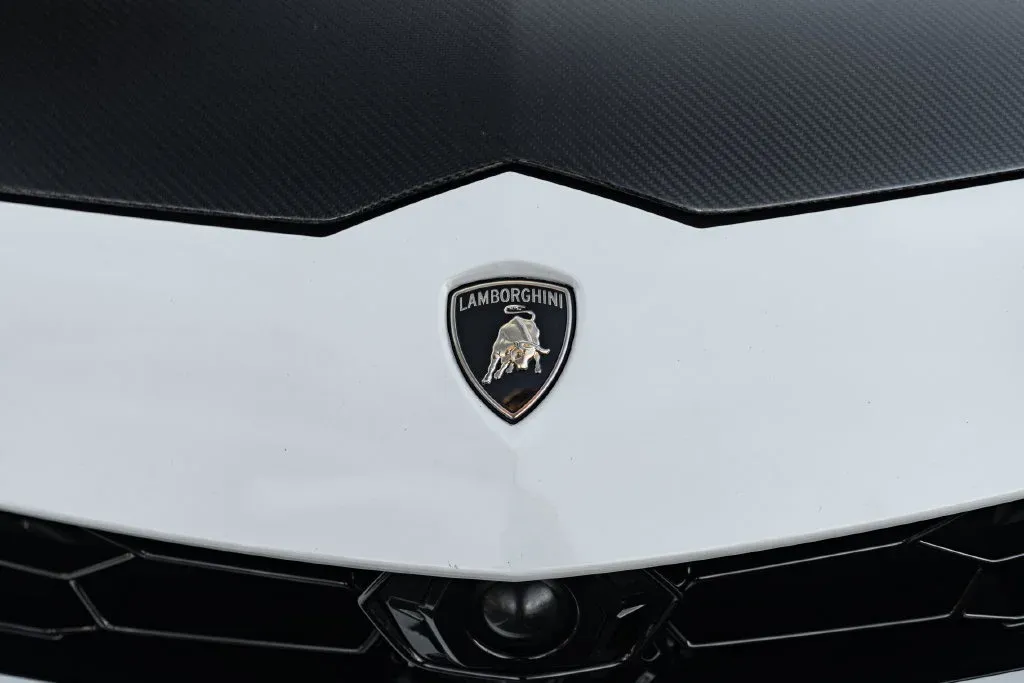 Lamborghini URUS photo 8
