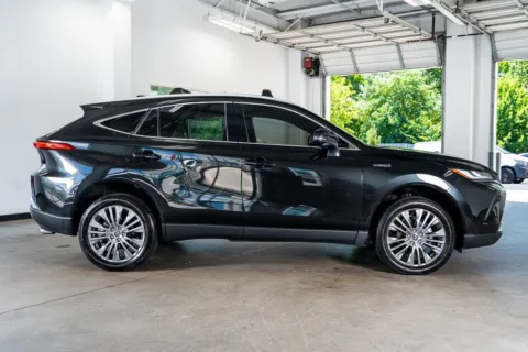 More photos of 2021 Toyota Venza at Atlanta Autos, GA