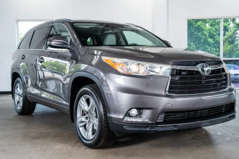More photos of 2016 Toyota Highlander at Atlanta Autos, GA