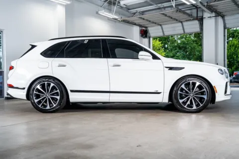 More photos of 2022 Bentley Bentayga V8 at Atlanta Autos, GA