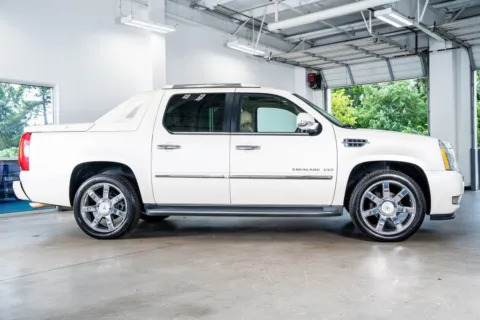 More photos of 2011 Cadillac Escalade EXT Luxury at Atlanta Autos, GA