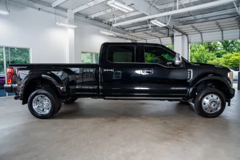 More photos of 2022 Ford F-450SD Platinum at Atlanta Autos, GA
