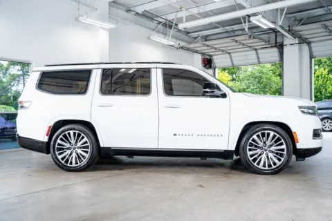 More photos of 2023 Jeep Grand Wagoneer Series III at Atlanta Autos, GA