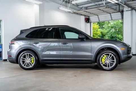 More photos of 2019 Porsche Cayenne E-Hybrid at Atlanta Autos, GA