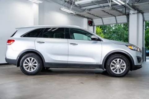 More photos of 2017 Kia Sorento LX at Atlanta Autos, GA