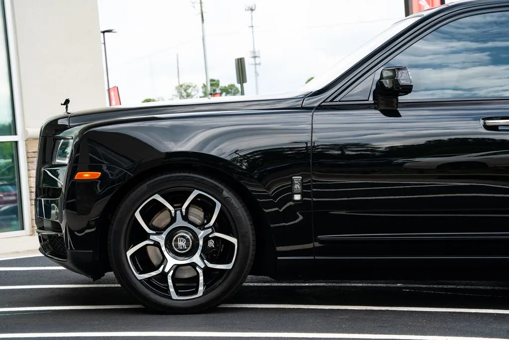 2022 Rolls-Royce Cullinan Black Badge - Photo 20