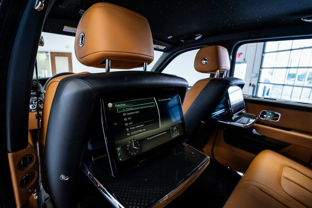 2022 Rolls-Royce Cullinan Black Badge - Photo 61