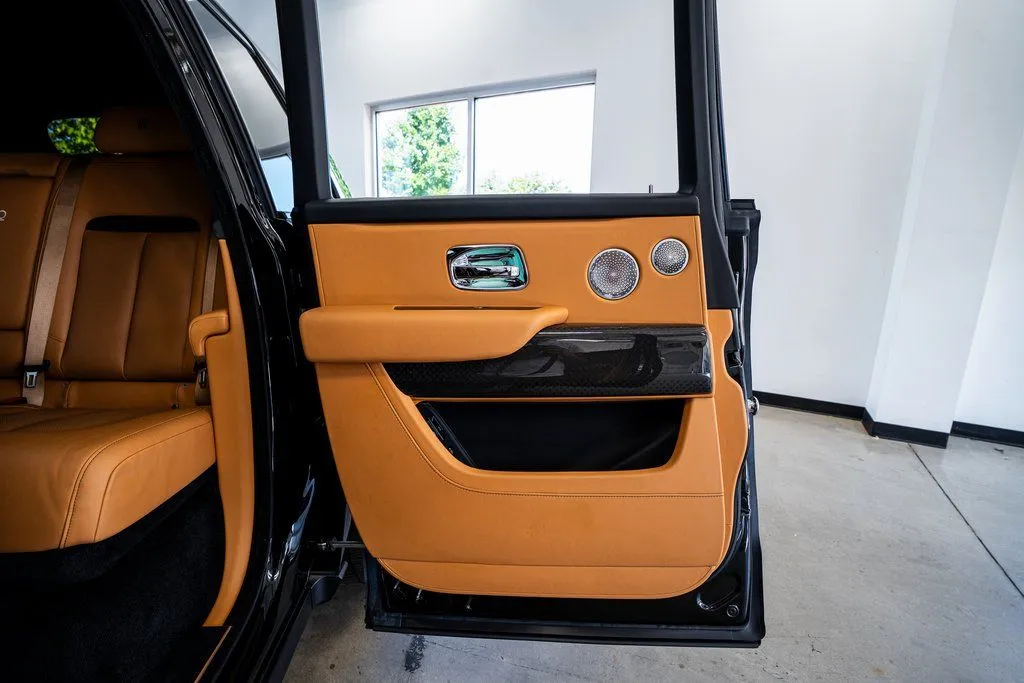 2022 Rolls-Royce Cullinan Black Badge - Photo 55