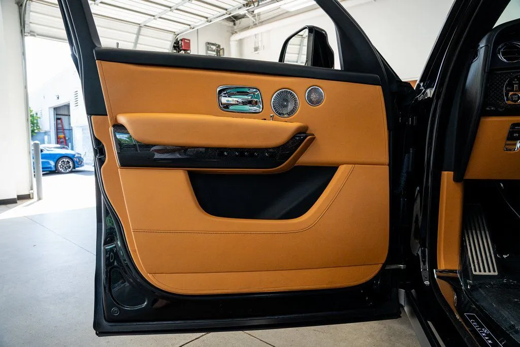 2022 Rolls-Royce Cullinan Black Badge - Photo 26