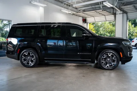 More photos of 2023 Jeep Wagoneer Series III at Atlanta Autos, GA