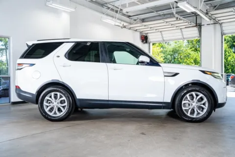 More photos of 2019 Land Rover Discovery SE at Atlanta Autos, GA