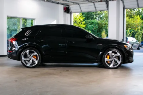 More photos of 2022 Audi e-tron S Prestige at Atlanta Autos, GA