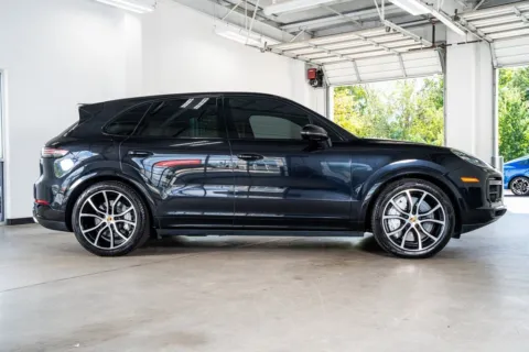 More photos of 2021 Porsche Cayenne Turbo at Atlanta Autos, GA