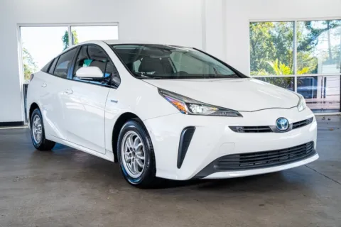 More photos of 2020 Toyota Prius L at Atlanta Autos, GA
