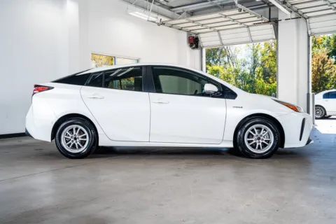 More photos of 2020 Toyota Prius L at Atlanta Autos, GA