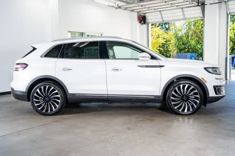 More photos of 2019 Lincoln Nautilus Black Label at Atlanta Autos, GA