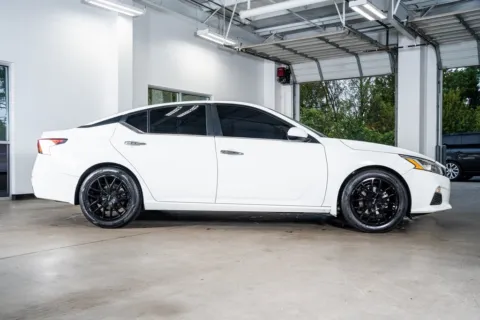 More photos of 2019 Nissan Altima 2.5 S at Atlanta Autos, GA